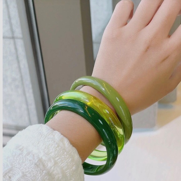 COPY - 3 PCS MINIMALIST ACRYLIC BRACELETS - Picture 1 of 8